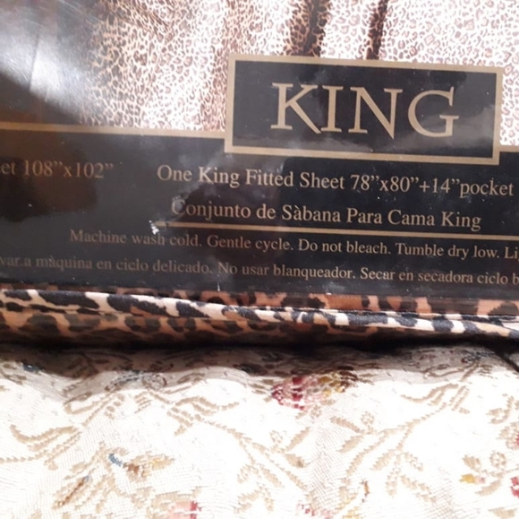 SOLD Luxury leopard print king satin sheet set - Picture 5 of 14